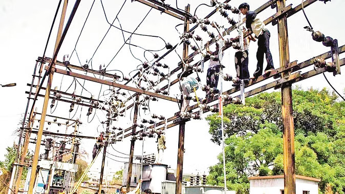 चंडीगढ़ पावर विभाग में हंगामा! निजीकरण के खिलाफ कर्मचारियों का विरोध, हरियाणा से 113 कर्मचारी भेजे गए