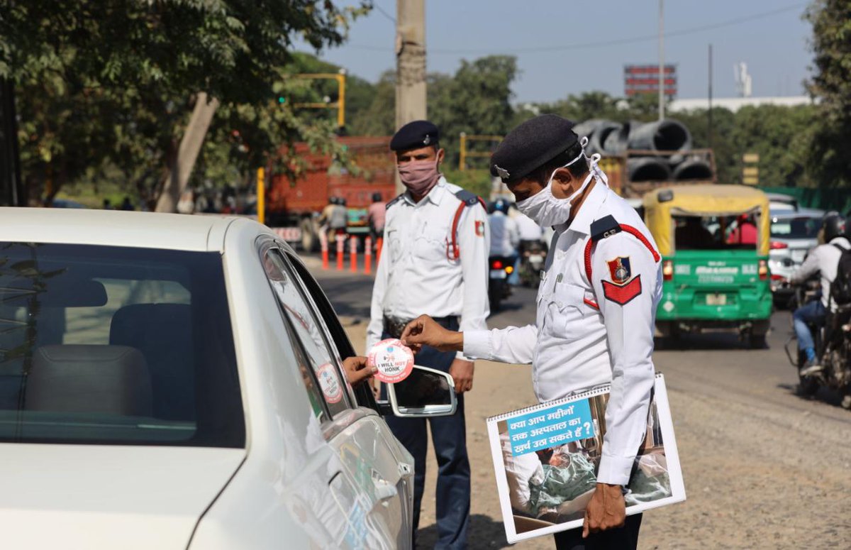 222 चालान के बाद कोर्ट की सख्ती, आरोपी 15 दिन तक सिग्नल पर खड़ा  रहकर संभालेगा ट्रैफिक